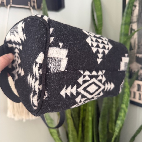 Pendleton Rock Point Travel Kit Wool Crossbody NWT - Picture 5 of 10